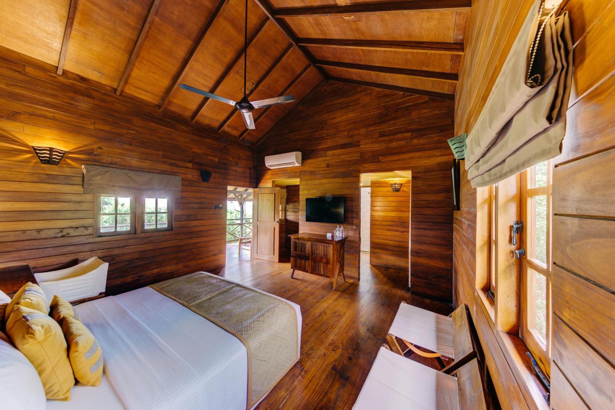 Beach Chalet King Safari | Complimentary cocktail each if reserved during Stargazing experience