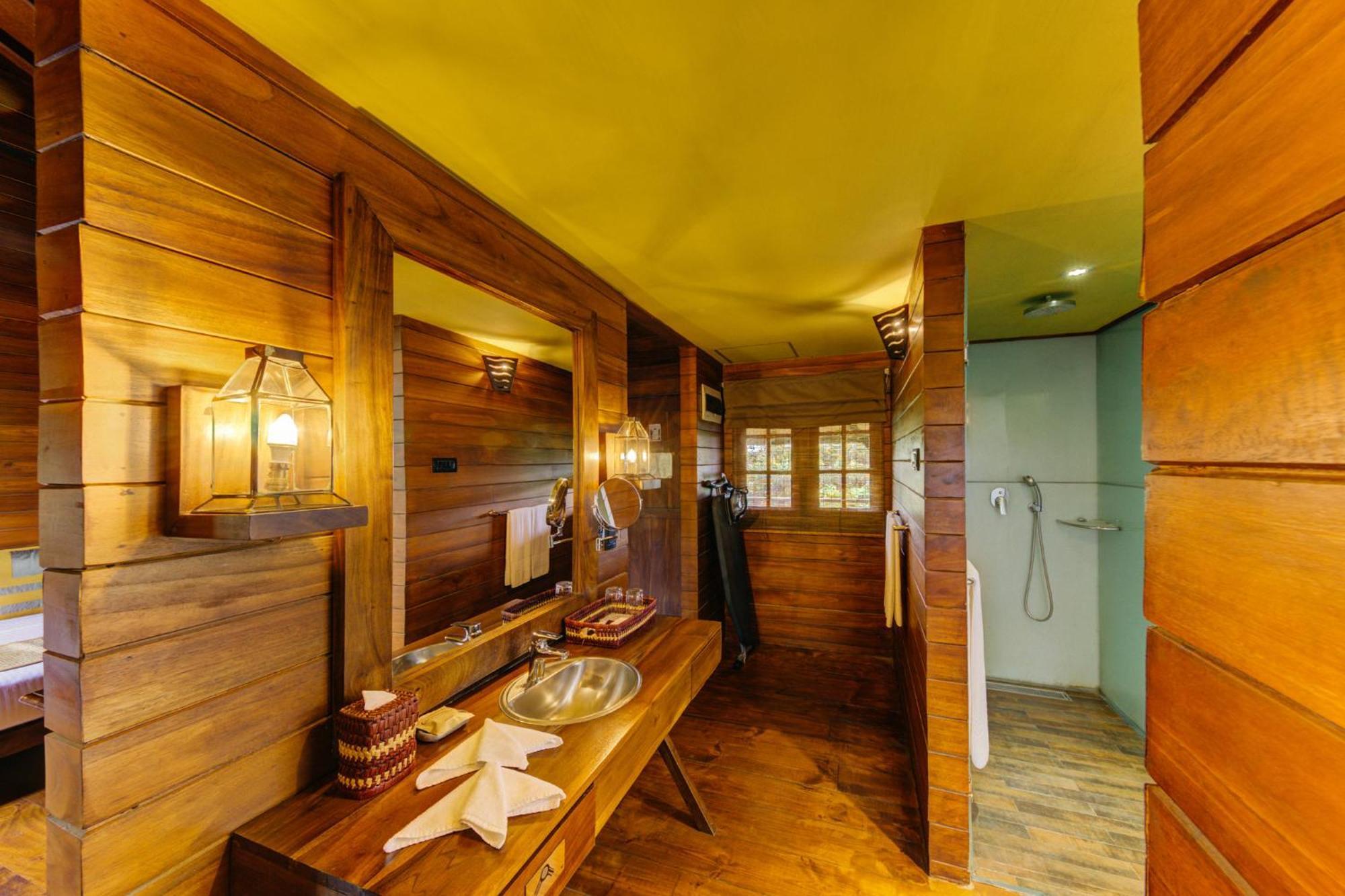 Beach Chalet King Safari | Complimentary cocktail each if reserved during Stargazing experience
